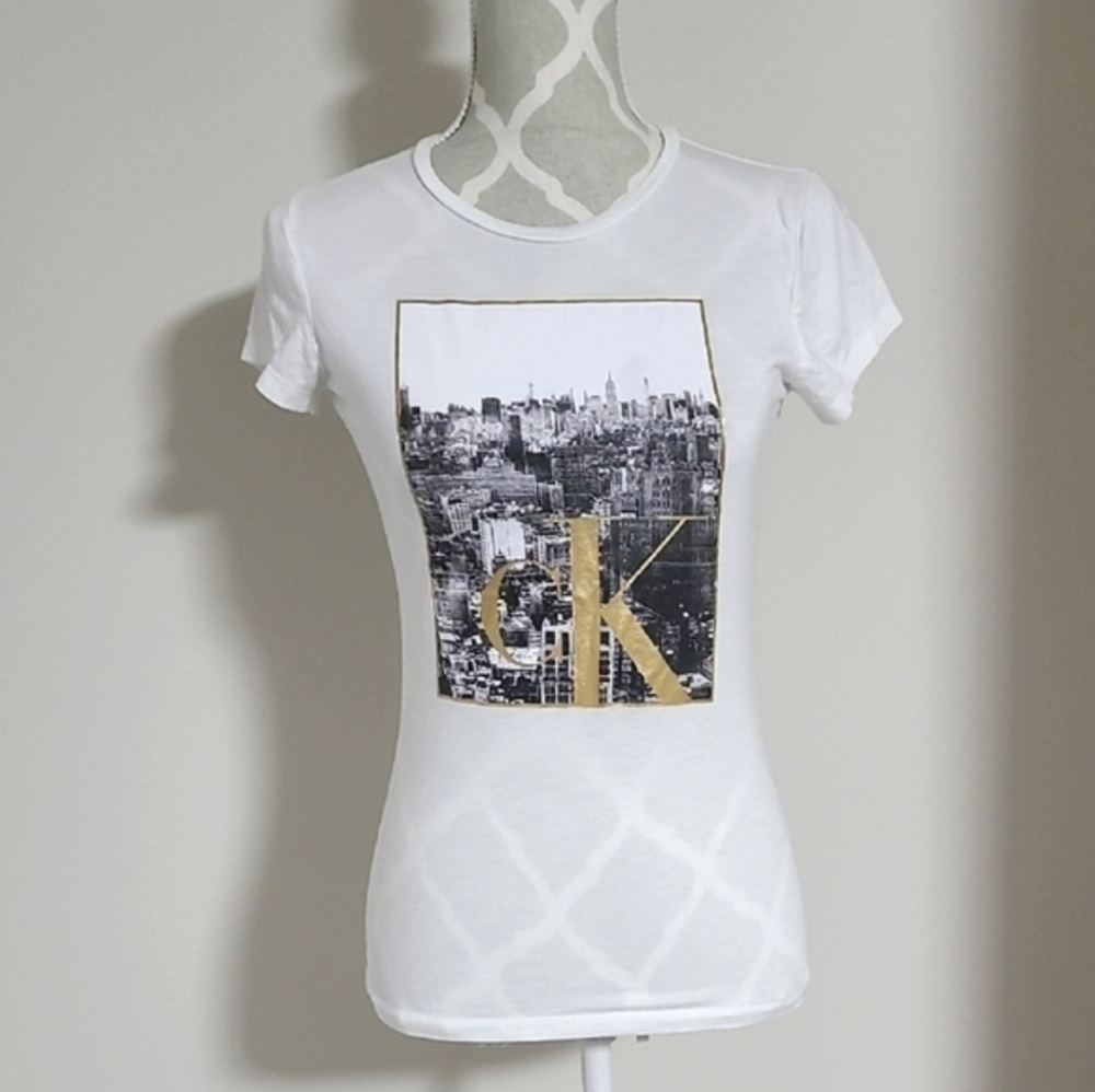 *2/10* Calvin Klein Tshirt
